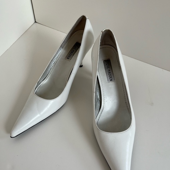 Size 8 White Steve Madden pumps - Picture 9 of 9